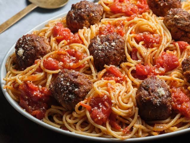 Meatballs(6pcs) With Pasta/Spaghetti in Cream Sauce